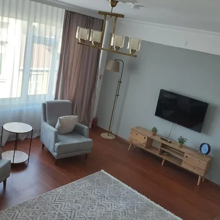 Kadikoy Merkezi Konumda Apartament
