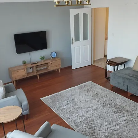 Kadikoy Merkezi Konumda Apartament *